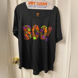 Black glow in the dark Halloween t-shirt.